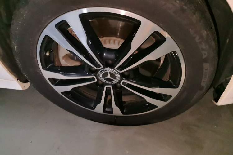 Used Mercedes-Benz C-Class 2019 C 260 Sport Edition Right Front Wheel Hub