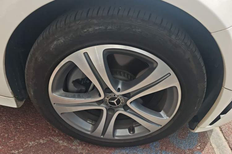 Used Mercedes-Benz C-Class 2019 Restyled C 260 L Sport Edition Right Front Wheel Hub
