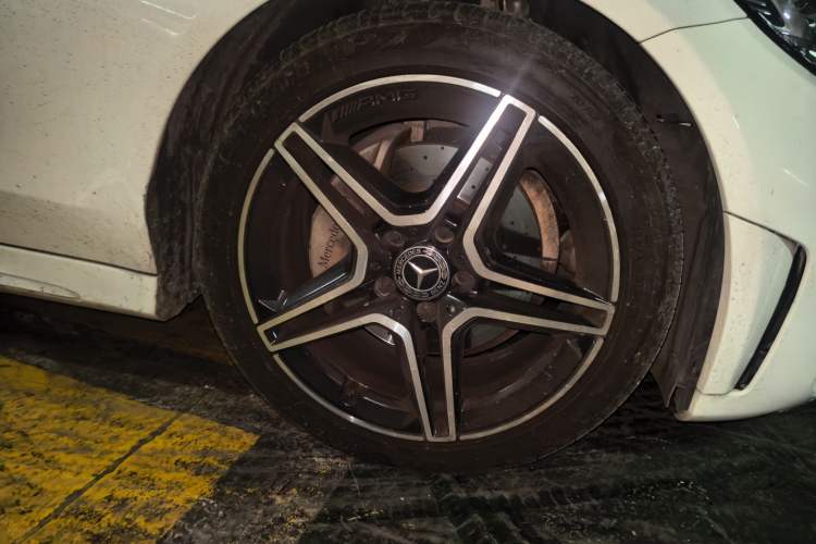 Used Mercedes-Benz C-Class 2019 C 260 Coupe Right Front Wheel Hub
