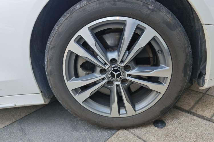 Used Mercedes-Benz C-Class 2019 C 180 L Fashion Edition Sport Version Right Front Wheel Hub