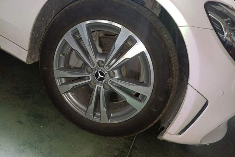 Used Mercedes-Benz C-Class 2019 C 180 L Fashion Edition Sport Version Right Front Wheel Hub