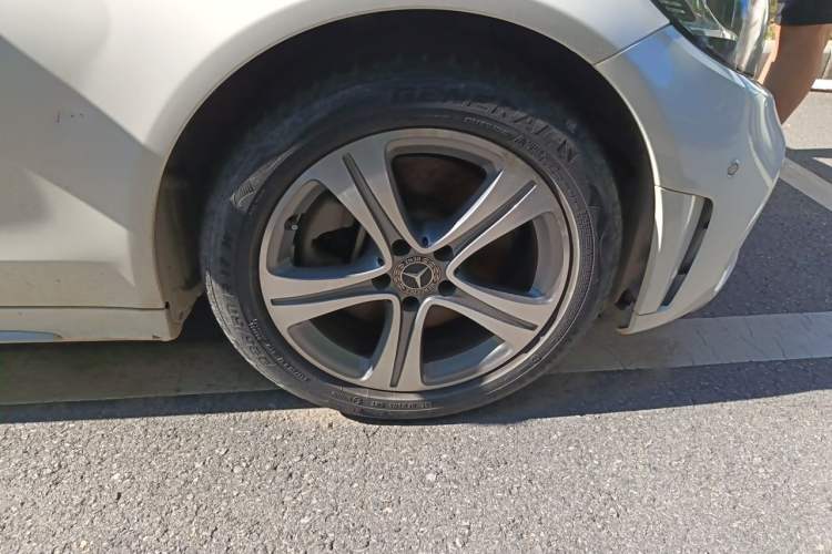 Used Mercedes-Benz C-Class 2019 Restyled C 260 L Sport Edition Right Front Wheel Hub