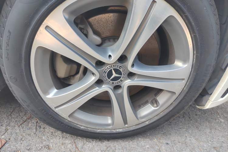 Used Mercedes-Benz C-Class 2019 Restyled C 260 L Sport Edition Right Front Wheel Hub