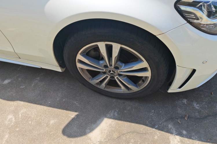 Used Mercedes-Benz C-Class 2019 C 180 L Fashion Edition Sport Version Right Front Wheel Hub