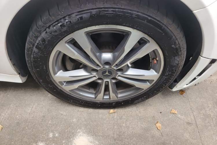 Used Mercedes-Benz C-Class 2019 C 180 L Fashion Edition Sport Version Right Front Wheel Hub