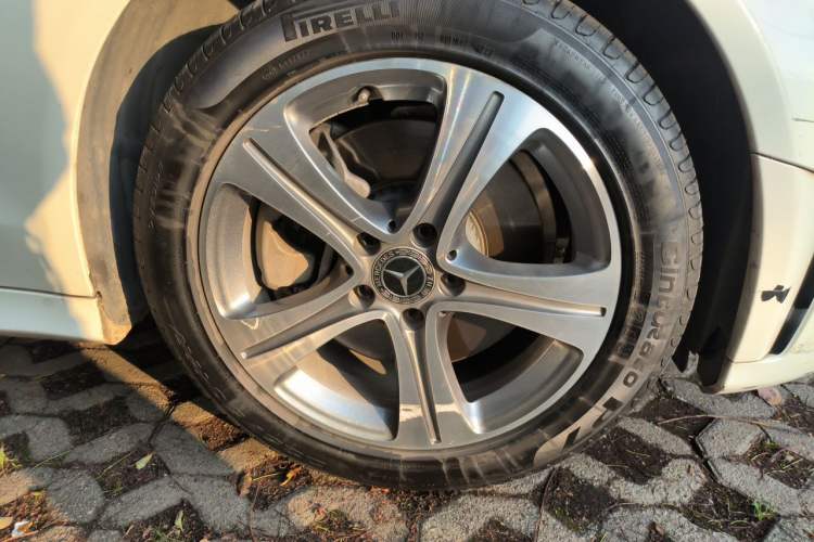 Used Mercedes-Benz C-Class 2019 Restyled C 260 L Sport Edition Right Front Wheel Hub