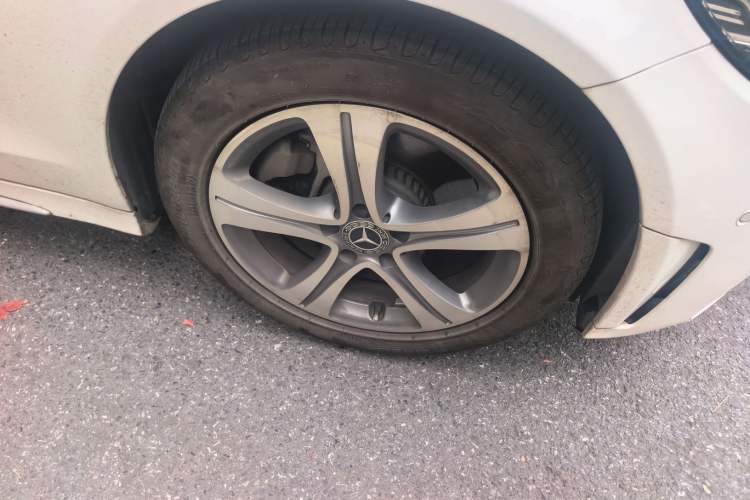 Used Mercedes-Benz C-Class 2019 Restyled C 260 L Sport Edition Right Front Wheel Hub