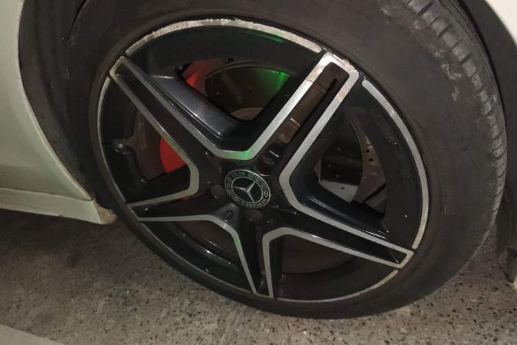 Used Mercedes-Benz C-Class 2019 C 260 Coupe Right Front Wheel Hub