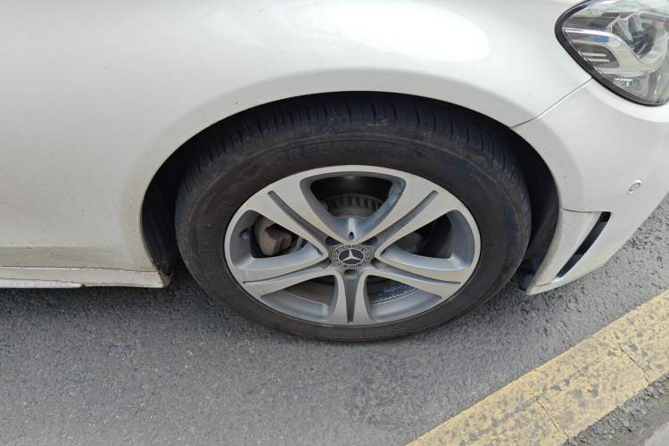 Used Mercedes-Benz C-Class 2019 Restyled C 260 L Sport Edition Right Front Wheel Hub