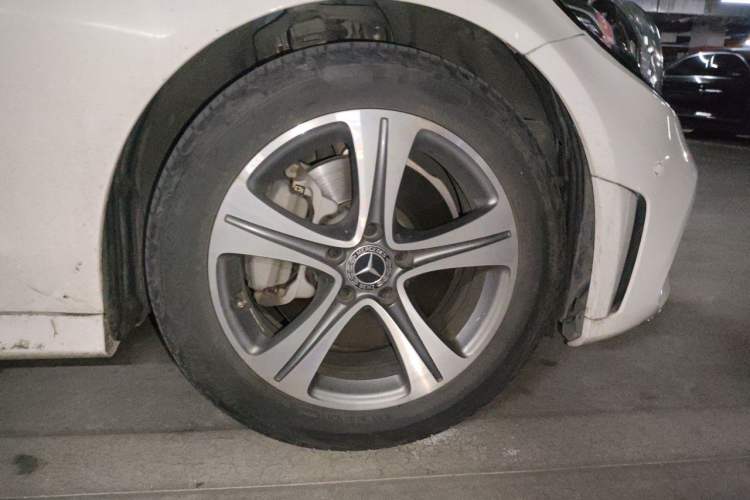 Used Mercedes-Benz C-Class 2019 Restyled C 260 L Sport Edition Right Front Wheel Hub