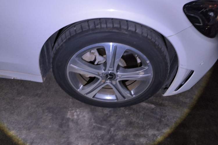 Used Mercedes-Benz C-Class 2019 Restyled C 260 L Sport Edition Right Front Wheel Hub