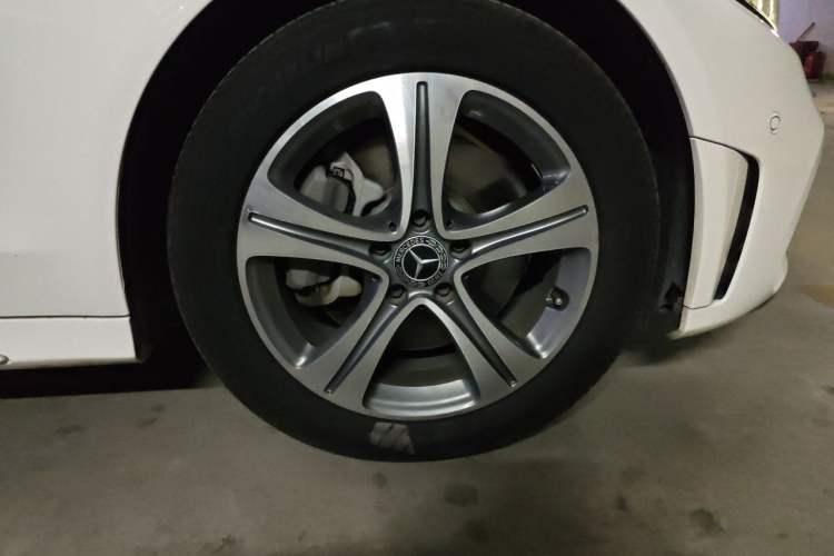Used Mercedes-Benz C-Class 2019 Restyled C 260 L Sport Edition Right Front Wheel Hub
