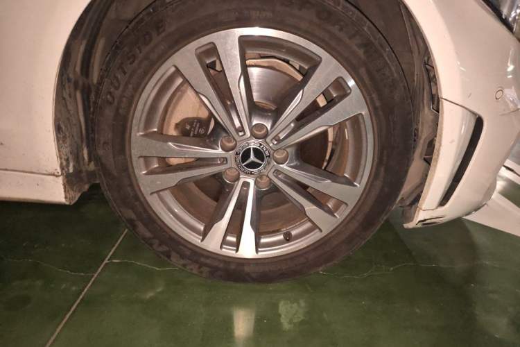 Used Mercedes-Benz C-Class 2019 C 180 L Fashion Edition Sport Version Right Front Wheel Hub