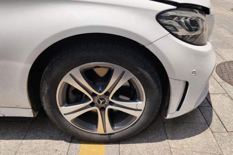 Used Mercedes-Benz C-Class 2019 Restyled C 260 L Sport Edition Right Front Wheel Hub