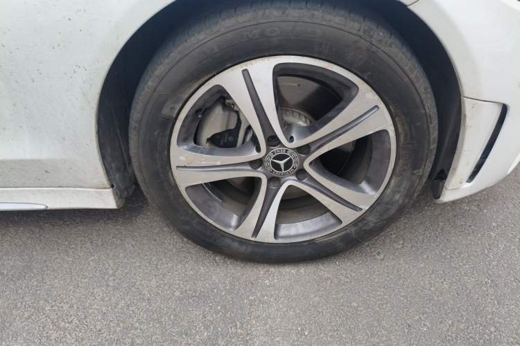 Used Mercedes-Benz C-Class 2019 Restyled C 260 L Sport Edition Right Front Wheel Hub