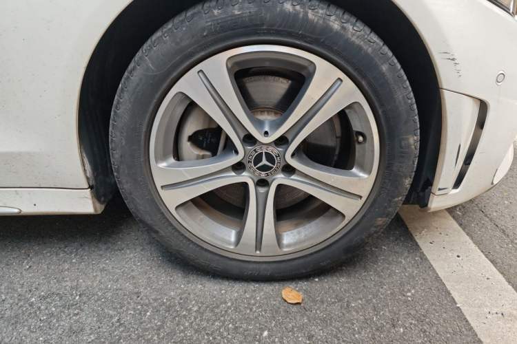 Used Mercedes-Benz C-Class 2019 C 260 L Sport Edition Right Front Wheel Hub