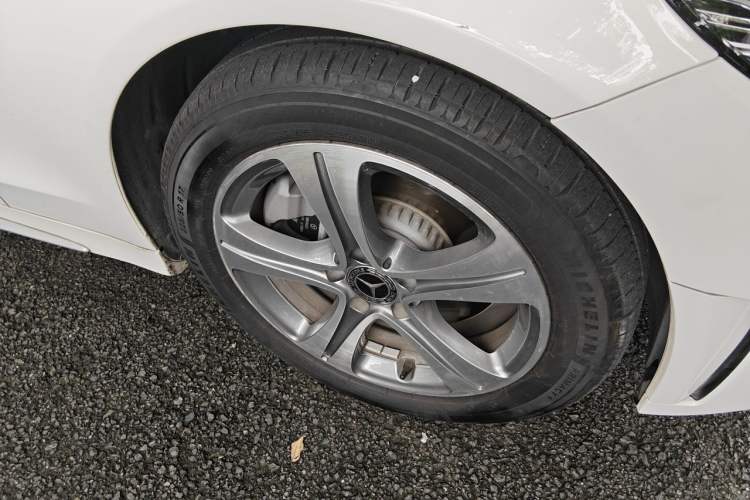 Used Mercedes-Benz C-Class 2019 Restyled C 260 L Sport Edition Right Front Wheel Hub