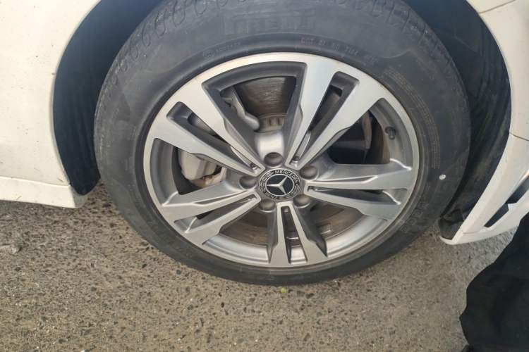 Used Mercedes-Benz C-Class 2019 C 180 L Fashion Edition Sport Version Right Front Wheel Hub