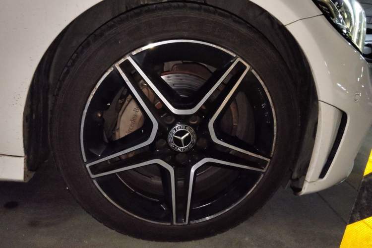 Used Mercedes-Benz C-Class 2019 C 260 Coupe Right Front Wheel Hub