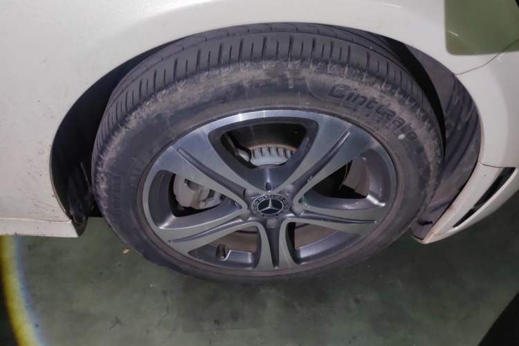 Used Mercedes-Benz C-Class 2019 Restyled C 260 L Sport Edition Right Front Wheel Hub