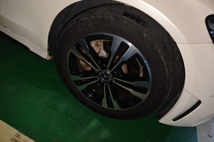 Used Mercedes-Benz C-Class 2019 C 260 Sport Edition Right Front Wheel Hub