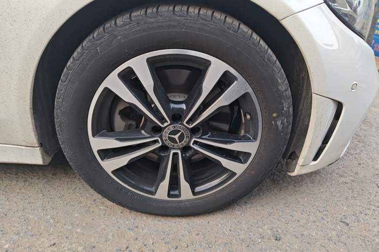 Used Mercedes-Benz C-Class 2019 C 260 Sport Edition Right Front Wheel Hub