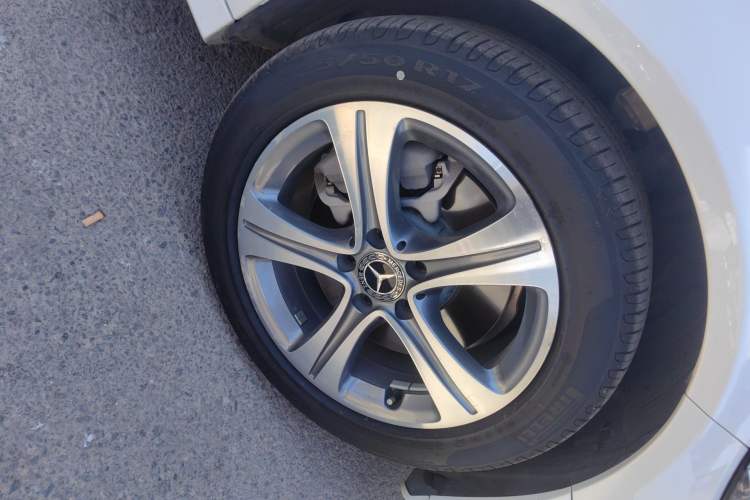 Used Mercedes-Benz C-Class 2019 Restyled C 260 L Sport Edition Right Front Wheel Hub