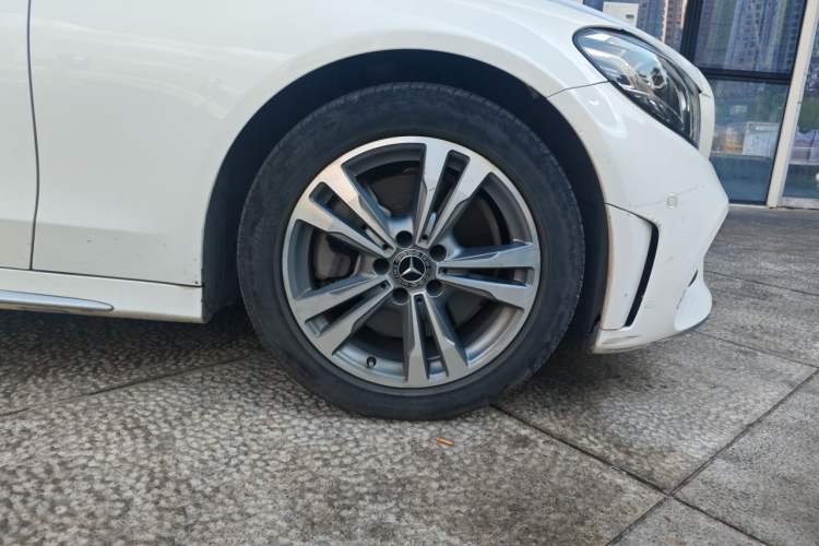Used Mercedes-Benz C-Class 2019 C 180 L Fashion Edition Sport Version Right Front Wheel Hub