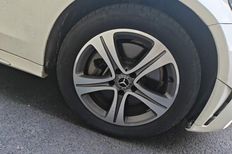 Used Mercedes-Benz C-Class 2019 C 260 L Sport Edition Right Front Wheel Hub