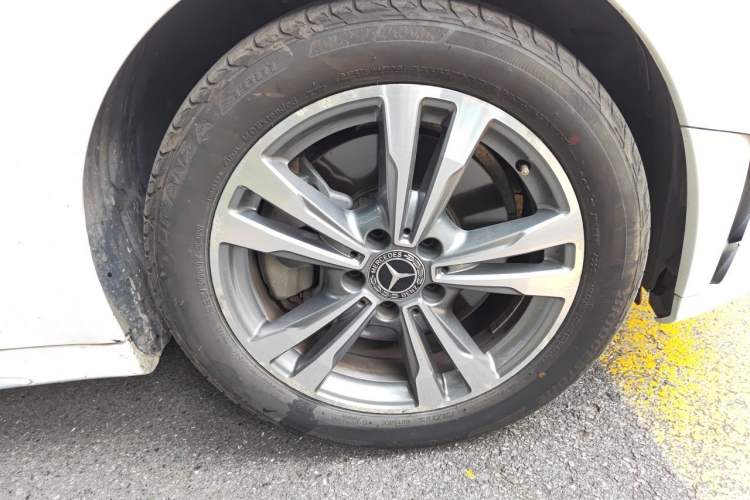Used Mercedes-Benz C-Class 2019 C 180 L Fashion Edition Sport Version Right Front Wheel Hub