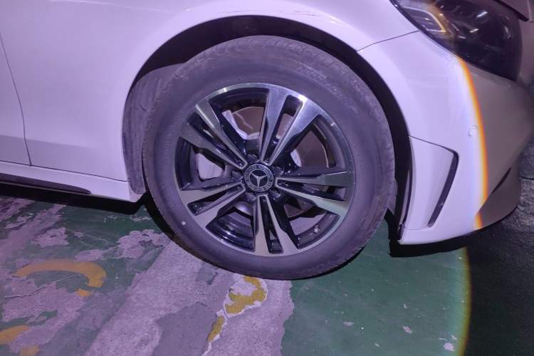 Used Mercedes-Benz C-Class 2019 C 260 Sport Edition Right Front Wheel Hub