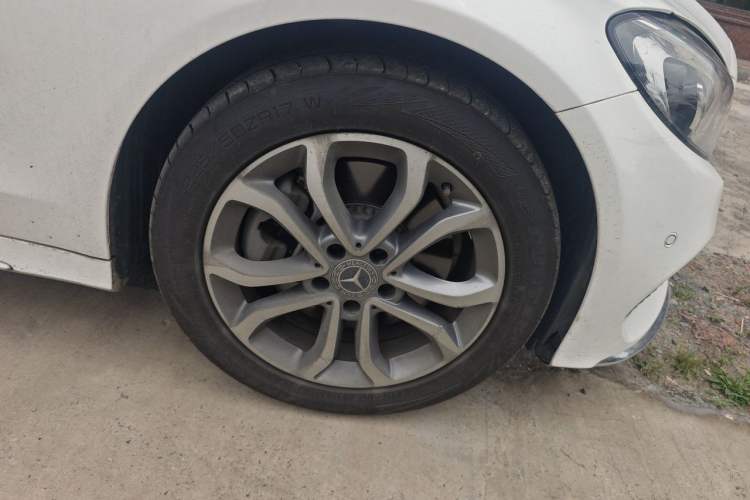 Used Mercedes-Benz C-Class 2019 C 180 L Dynamic Sports Edition Right Front Wheel Hub