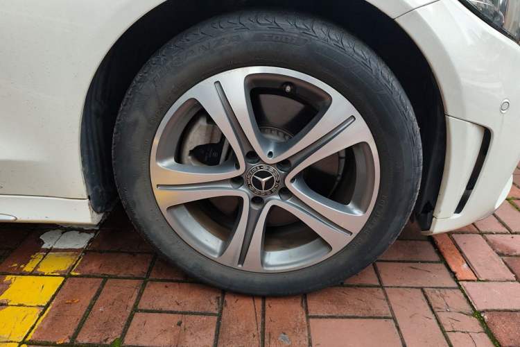 Used Mercedes-Benz C-Class 2019 C 260 L Sport Edition Right Front Wheel Hub