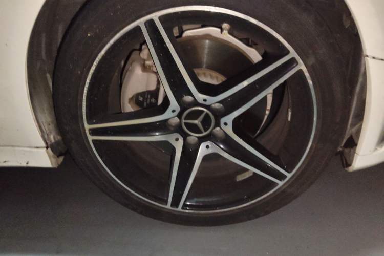 Used Mercedes-Benz C-Class 2019 Restyled C 260 L Sport Edition Right Front Wheel Hub