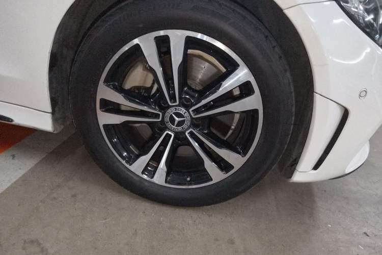 Used Mercedes-Benz C-Class 2019 C 260 Sport Edition Right Front Wheel Hub
