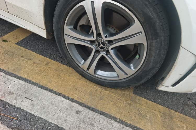 Used Mercedes-Benz C-Class 2019 Restyled C 260 L Sport Edition Right Front Wheel Hub