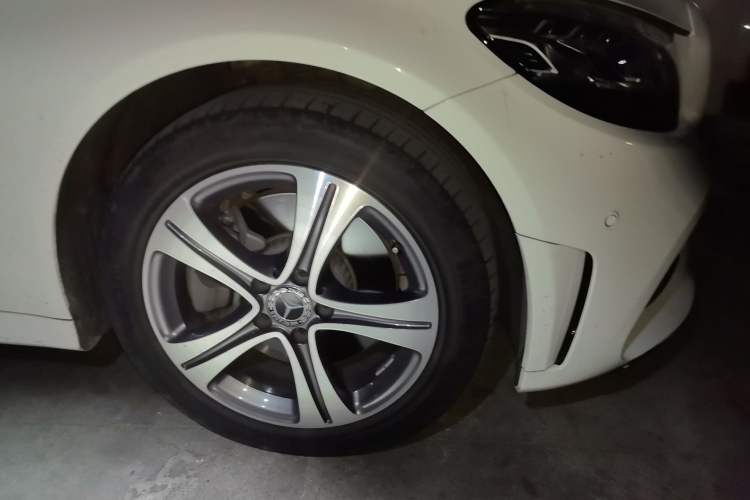 Used Mercedes-Benz C-Class 2019 Restyled C 260 L Sport Edition Right Front Wheel Hub
