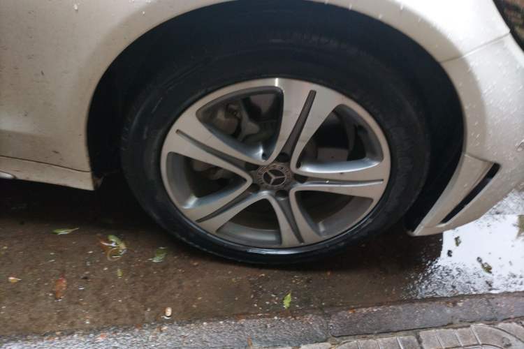 Used Mercedes-Benz C-Class 2019 Restyled C 260 L Sport Edition Right Front Wheel Hub