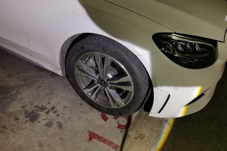 Used Mercedes-Benz C-Class 2019 C 180 L Fashion Edition Sport Version Right Front Wheel Hub