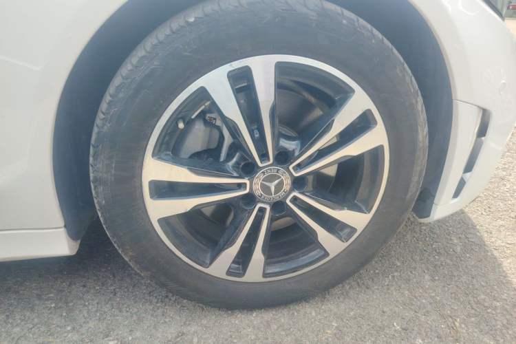 Used Mercedes-Benz C-Class 2019 C 260 Sport Edition Right Front Wheel Hub