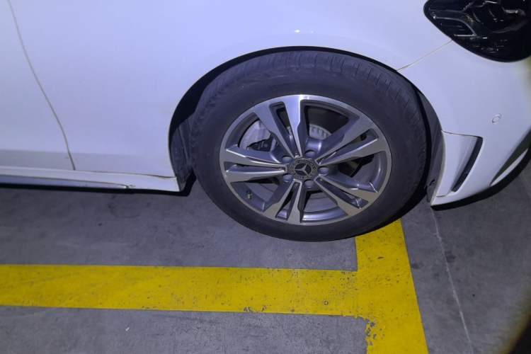Used Mercedes-Benz C-Class 2019 C 180 L Fashion Edition Sport Version Right Front Wheel Hub