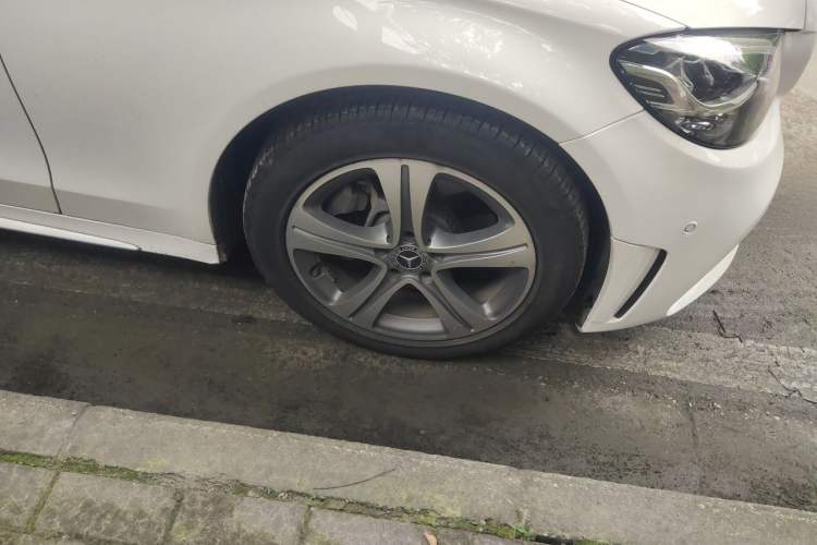 Used Mercedes-Benz C-Class 2019 Restyled C 260 L Sport Edition Right Front Wheel Hub