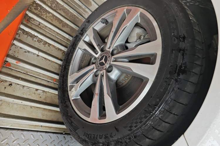 Used Mercedes-Benz C-Class 2019 C 180 L Fashion Edition Sport Version Right Front Wheel Hub