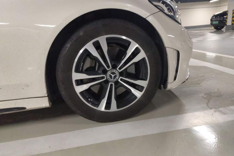 Used Mercedes-Benz C-Class 2019 C 260 Sport Edition Right Front Wheel Hub