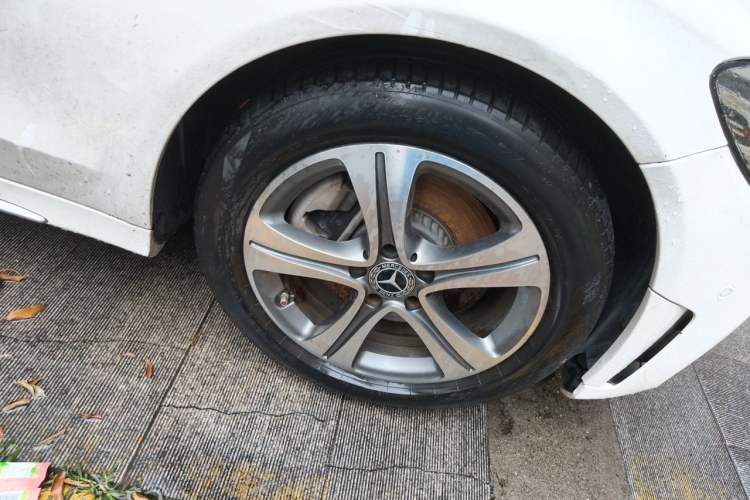 Used Mercedes-Benz C-Class 2019 Restyled C 260 L Sport Edition Right Front Wheel Hub