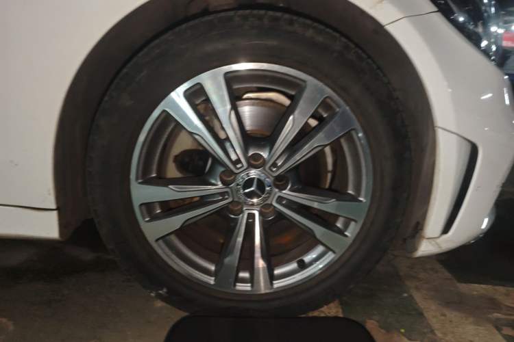 Used Mercedes-Benz C-Class 2019 C 180 L Dynamic Sports Edition Right Front Wheel Hub