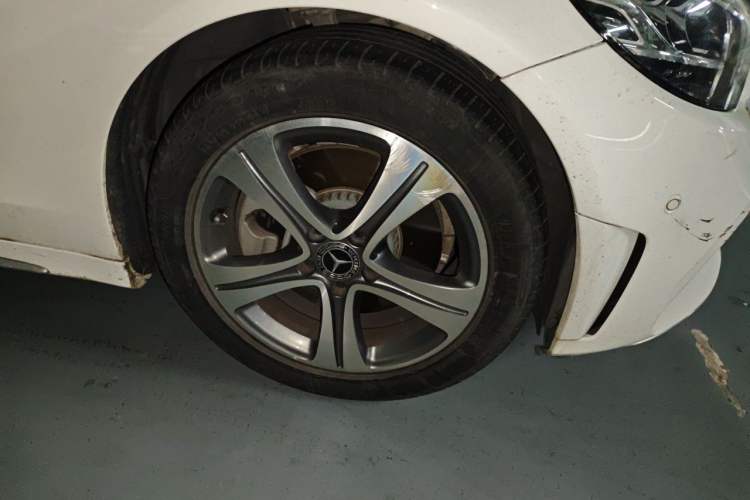Used Mercedes-Benz C-Class 2019 Restyled C 260 L Sport Edition Right Front Wheel Hub