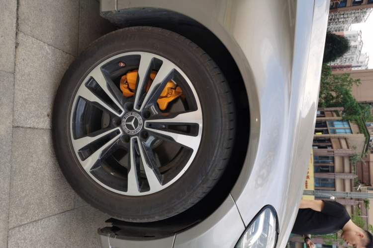Used Mercedes-Benz C-Class 2019 C 260 Sport Edition Right Front Wheel Hub