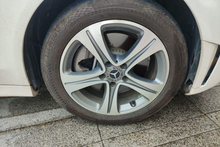 Used Mercedes-Benz C-Class 2019 C 260 Sport Edition Right Front Wheel Hub