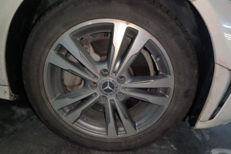 Used Mercedes-Benz C-Class 2019 C 180 L Fashion Edition Sport Version Right Front Wheel Hub